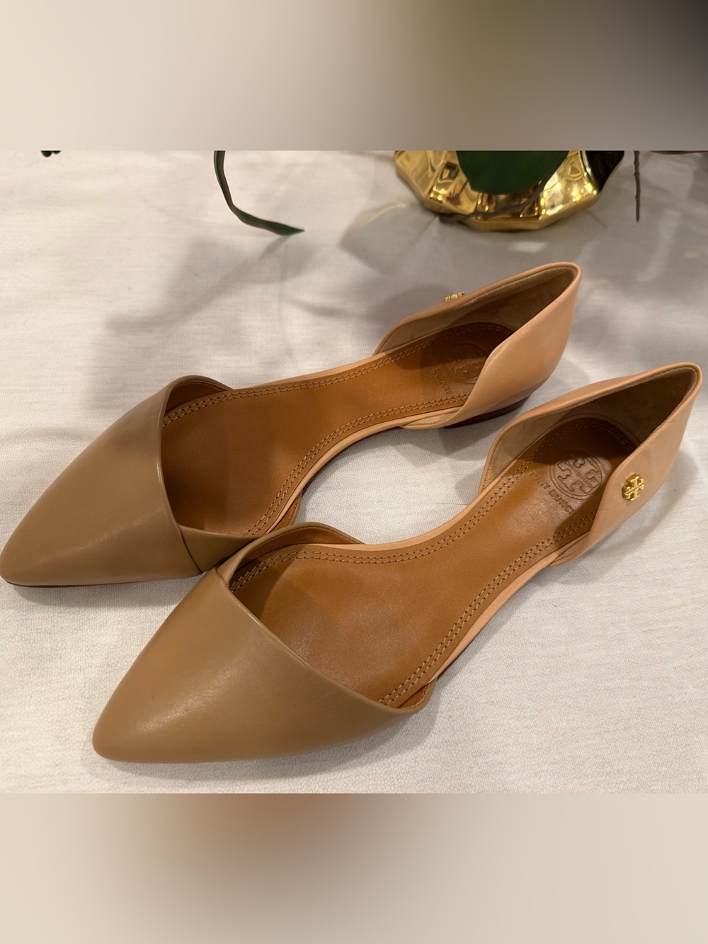 Tory Burch Two-Tone Viv D'Orsay Flat in Beige/Tan Brand NEW!